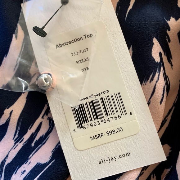 SALE💞NWT TAILORED GORGEOUS ALI & JAY BLOUSE. STRATEGIC DARTS FOR A PERFECT FIT. - Picture 9 of 11